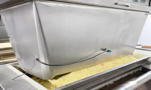 Seasoning is applied evenly during production to ensure consistent taste and product quality across all batches of snack noodles.